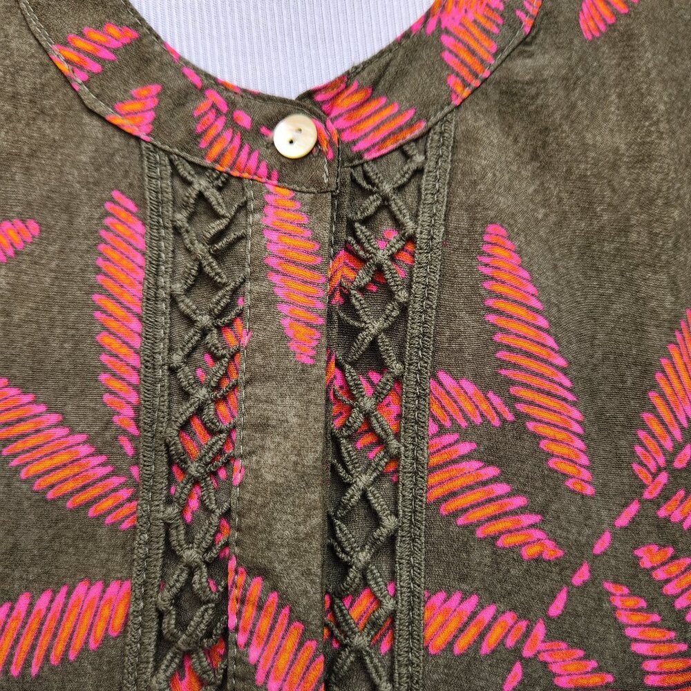 a new day Green Button-Up Blouse Bright Pink Print Crochet Lace Trim - Picture 7 of 14